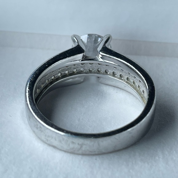 Ring 3 - Picture 5 of 9